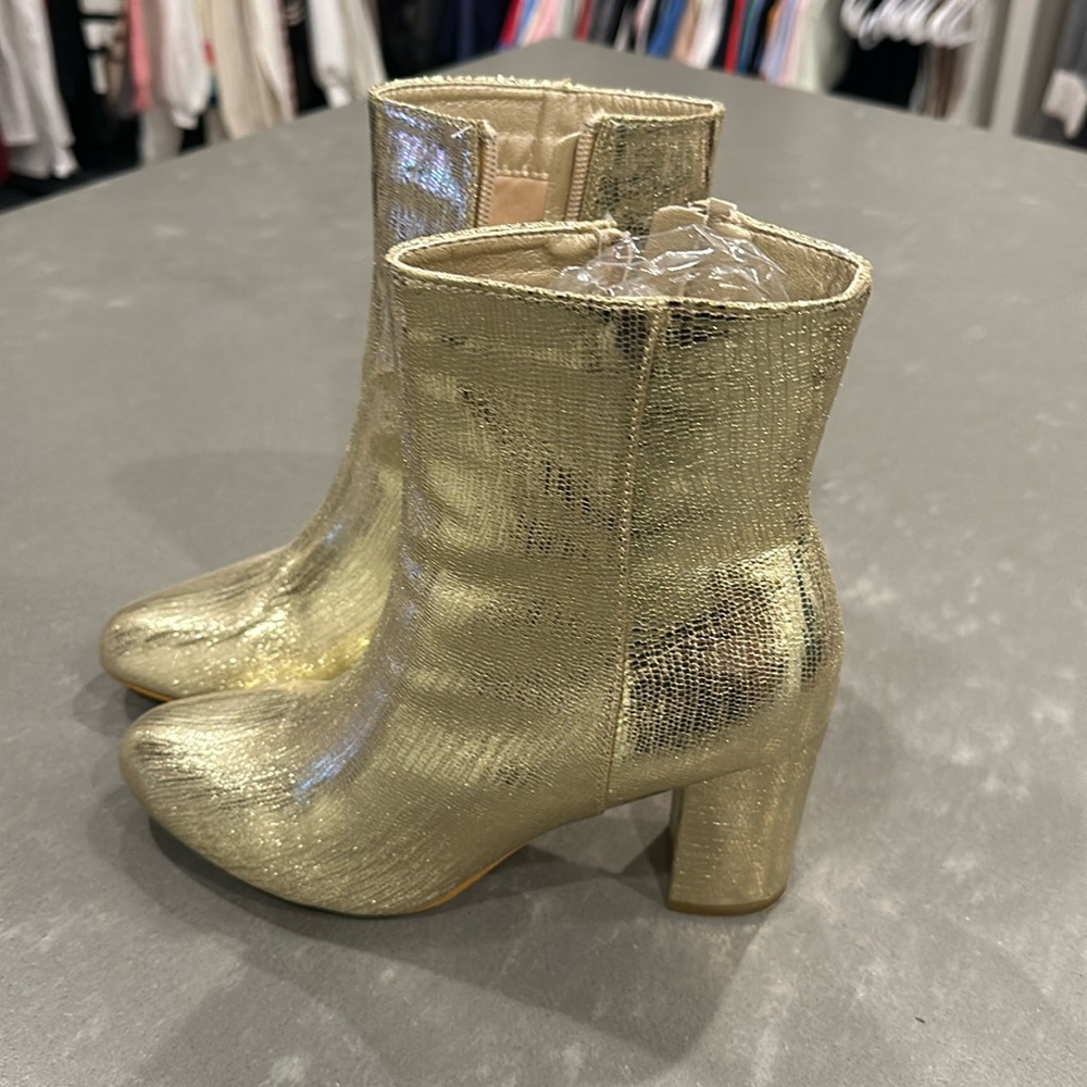 Size 8 shoe boots!